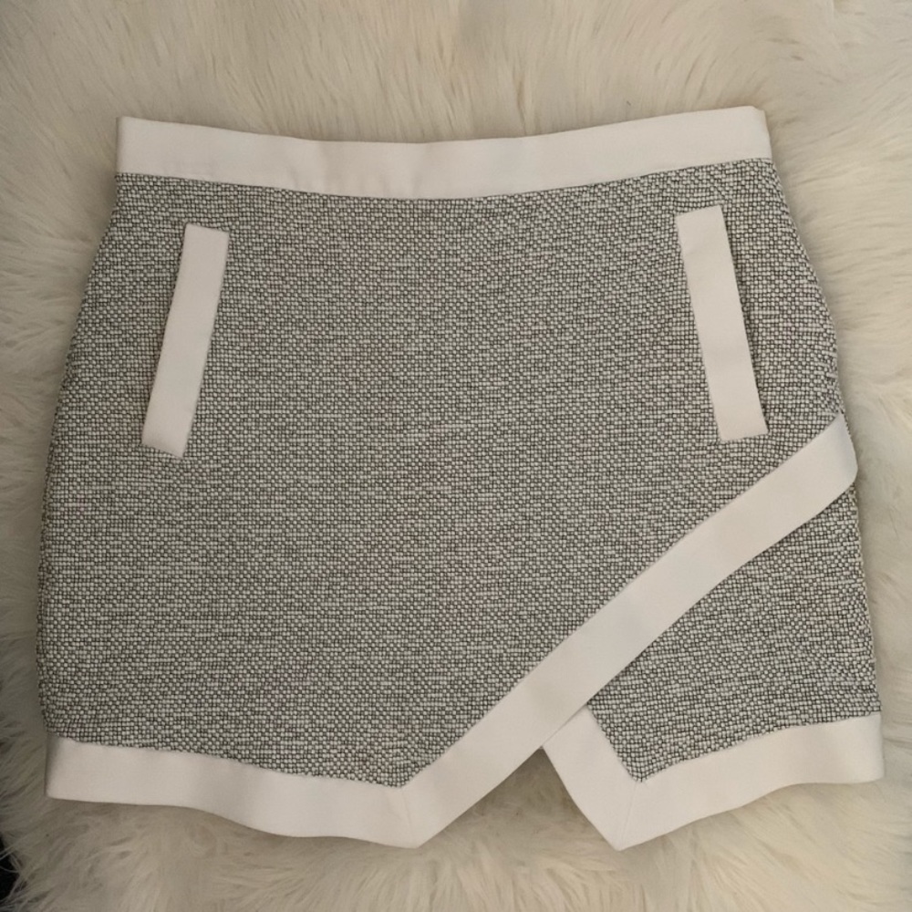 Banana republic mini skirt with pockets